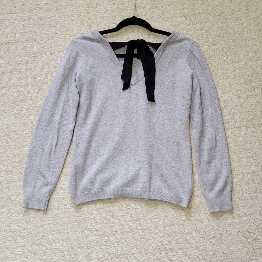 Lime Crew Neck Sweater With a ribbon